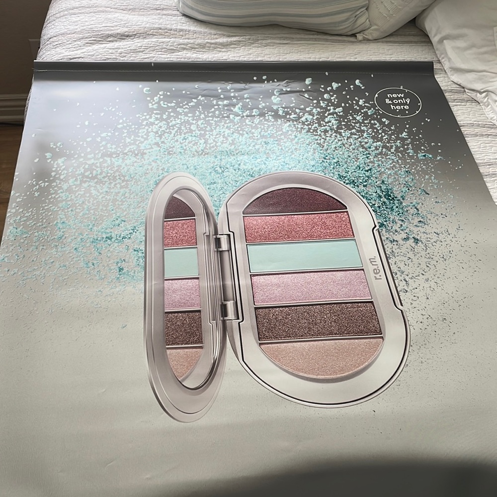 REM beauty window banner